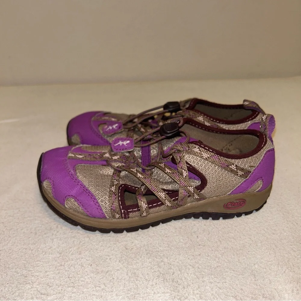 Chacos water shoes purple and beige size 1‎